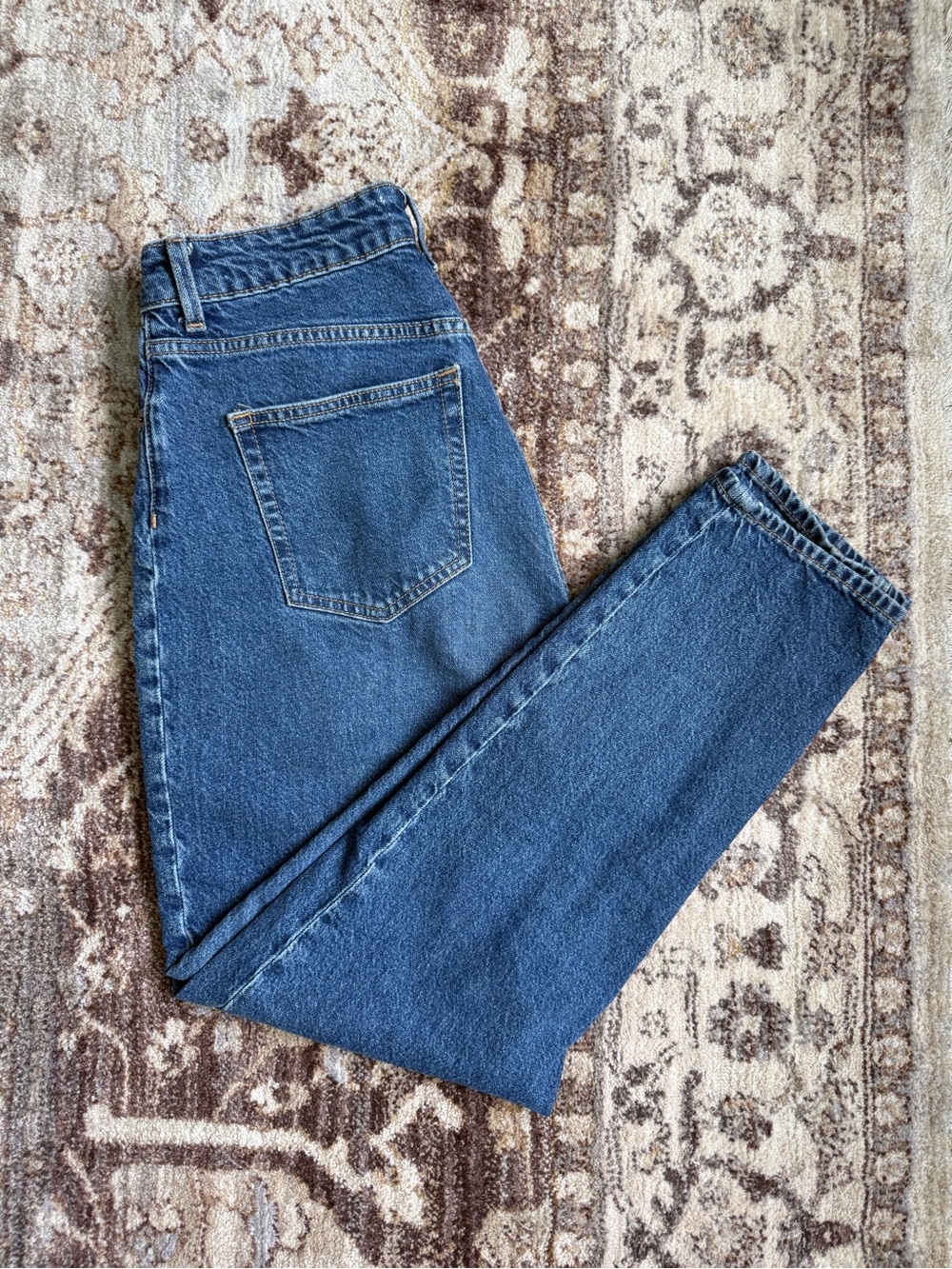 H&M Women's Mom Jean Tapered Leg Jeans in Dark Blue